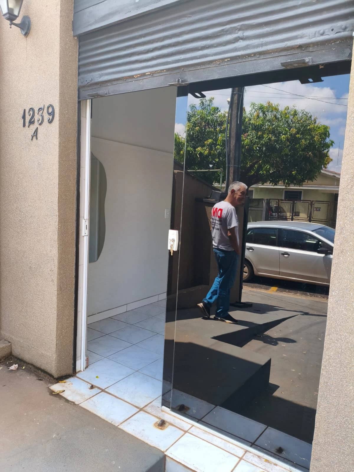 Aluga-se Sala Comercial no Parque Industrial