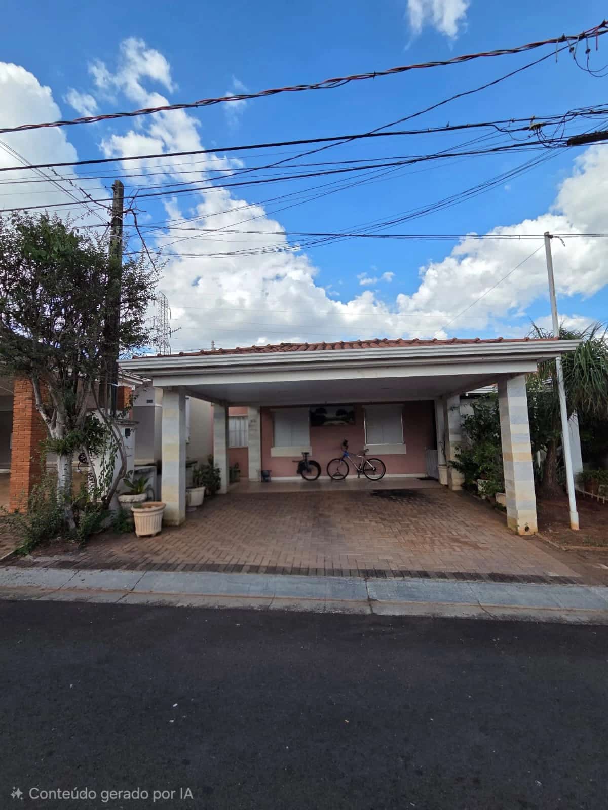 Aluga-se casa no condomínio Jardim Athenas